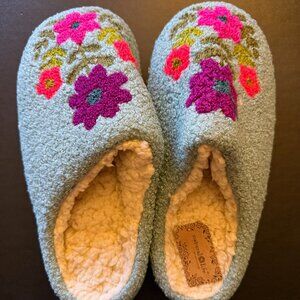 NATURAL LIFE Icon Sherpa Slippers Blue Folk Flower NWT